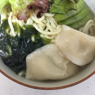 水餃子とわかめの中華そば(*^^*)